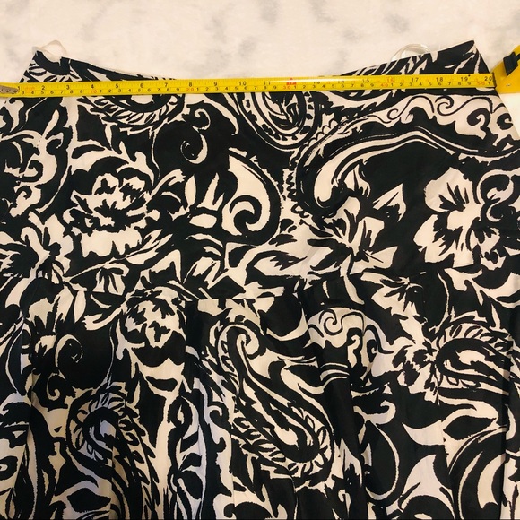 LAUREN RALPH LAUREN FLORAL/PAISLEY BLACK & WHITE SILK SKIRT. SIZE:(14) - Picture 8 of 10